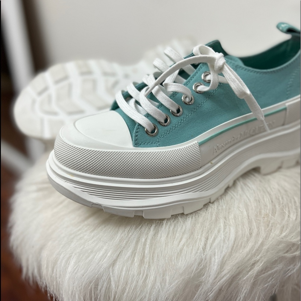Alexander Mcqueen thread slick lace up sneaker - Picture 7 of 14